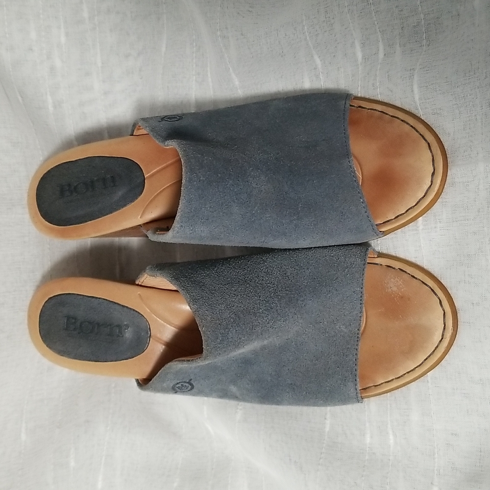 Lightly used Born size 8 leather slide.